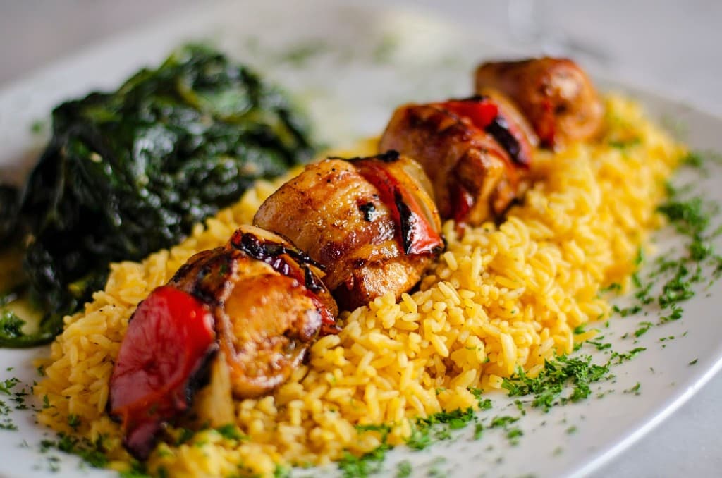 Souvlaki platter with rice